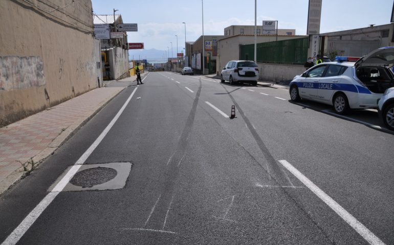 Incidente in via Del Fangario: investe una donna e poi scappa