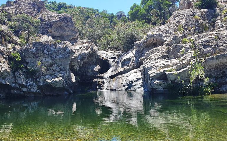 La foto: Piscina Lecis un angolo di Sardegna, nascosto nel bosco di lecci secolari