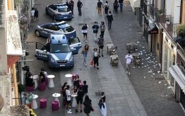 tavolini-via-garibaldi-polizia