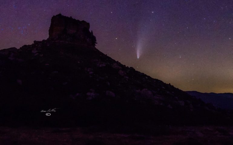 La foto. Neowise, la cometa a due code, immortalata nel cielo sardo da Cristian Mascia