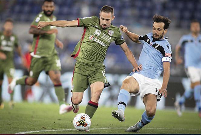 Il Cagliari non ci crede abbastanza: vince la Lazio 2-1. I rossoblù scivolano al 13° posto