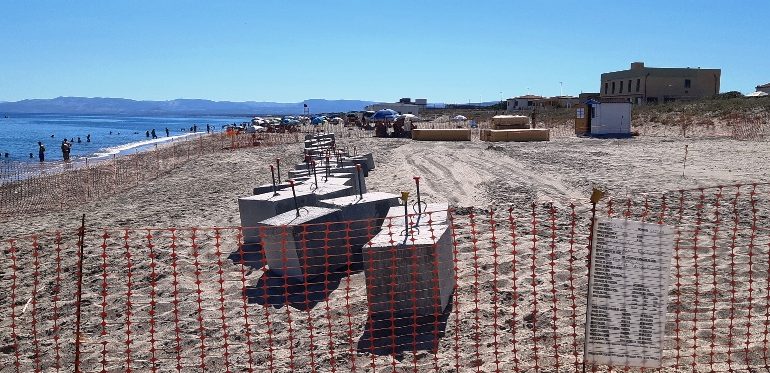 Sorso, Palamona, cantiere in spiaggia (luglio 2020) - Copia