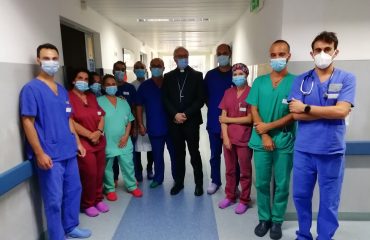 arcivescovo-visita-reparto-covid-santissima-trinita (2)