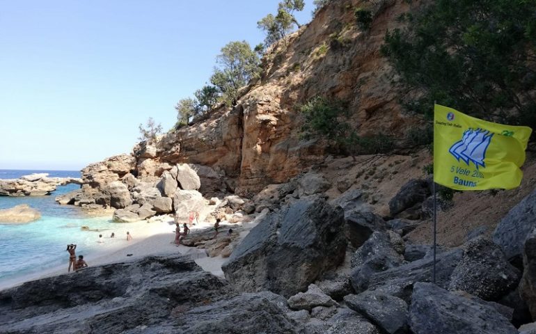 La foto. Le Cinque Vele sventolano a Cala Birìala, fregio di bellezza