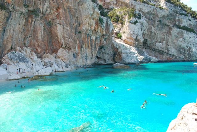 Cala Mariolu, il sindaco di Baunei: «Difenderemo a denti stretti il nostro territorio»