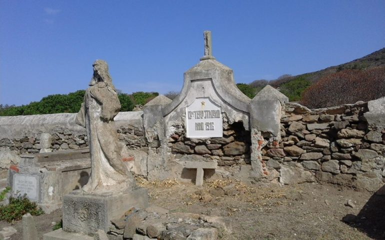 Ripuliti i cimiteri storici dell’isola dell’Asinara