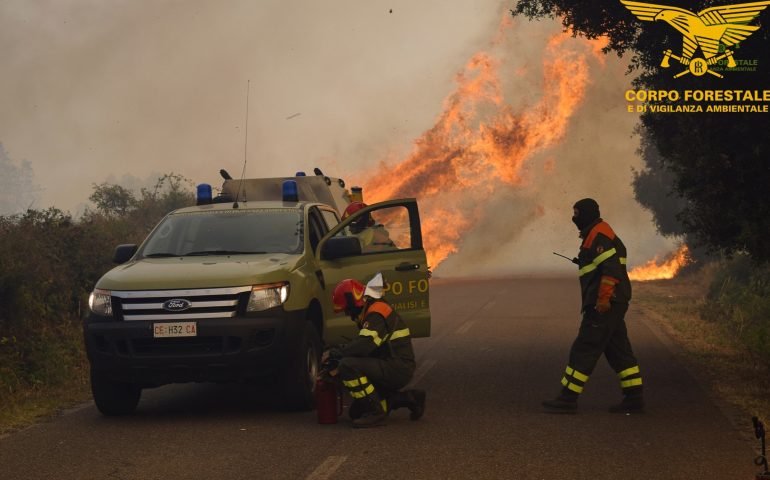 Ancora fiamme nell’Isola: 13 incendi, mezzi aerei all’opera ad Assemini, Soleminis, Girasole e Bottida