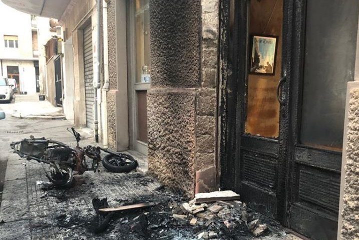 Cagliari, incendio in piazza Galilei: danneggiato un noto ristorante