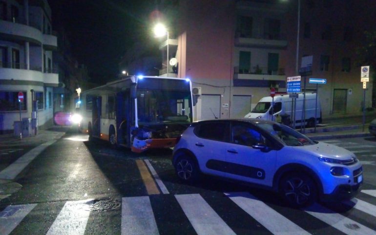 incidente auto bus - cagliari