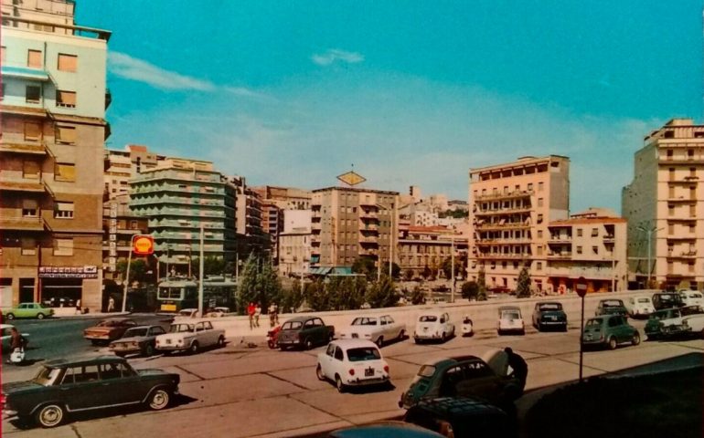 La Cagliari che non c’è più: ecco com’era piazza Repubblica negli anni Sessanta