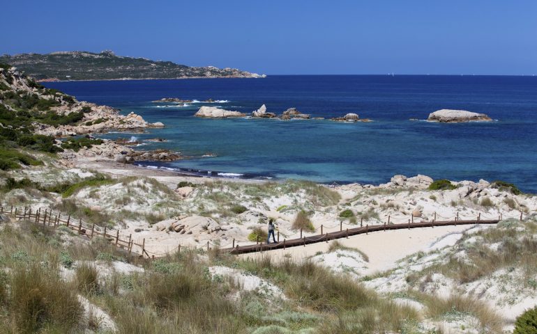Le spiagge più belle della Sardegna. Un paradiso chiamato Bassa Trinità, con acqua cristallina e fondale basso e sabbioso