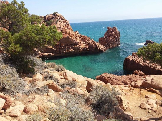 Le spiagge più belle della Sardegna: sassolini rossi e mare cobalto, benvenuti a Coccorrocci