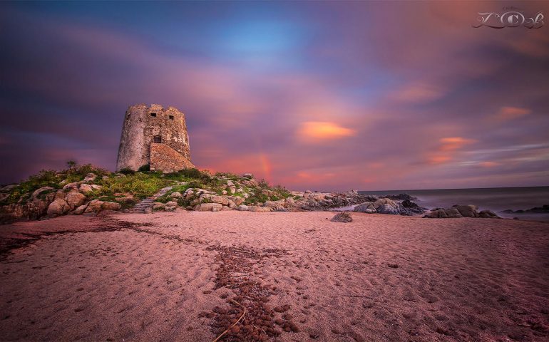 La foto dei nostri lettori: la Torre di Barì nella poesia del tramonto