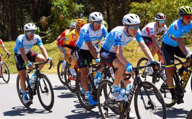 Vuelta a Burgos, Fabio Aru arriva con il gruppone. Vince il compagno Gaviria