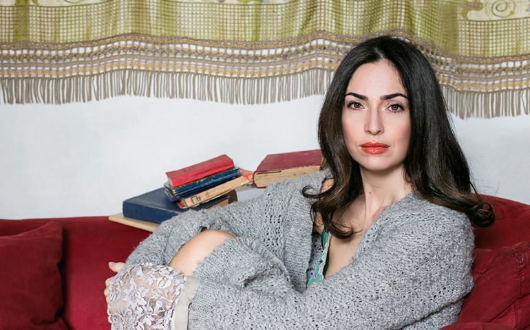 “Non fermiamo la tradizione”, il nuovo format di Ambra Pintore venerdì e sabato al Parco dei Suoni di Riola Sardo