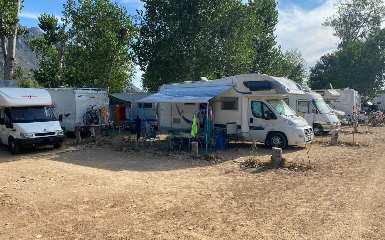 Tertenia, i carabinieri sgomberano l’area camper abusiva a Foxi Manna