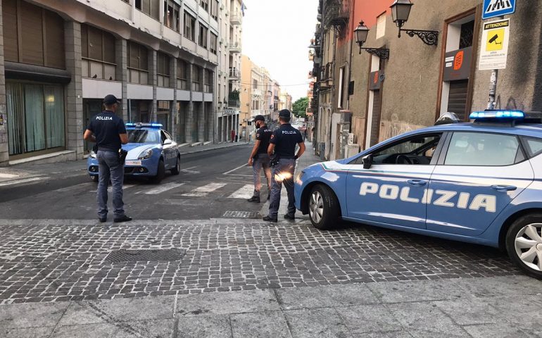 Cagliari, aggredisce il titolare di un locale colpendolo con un casco: 20enne in manette per tentato omicidio