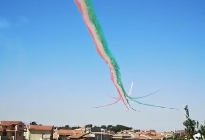 (video) Le evoluzioni delle Frecce Tricolori viste da San Sperate