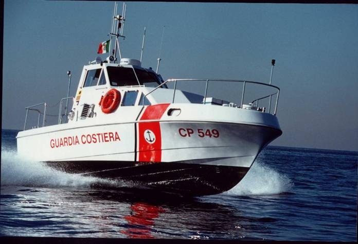 Barca alla deriva a Tavolara, nove turisti messi in salvo dalla Guardia Costiera