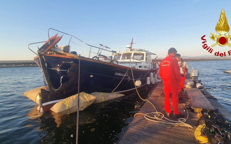 Cagliari: urtano il molo di levante entrando in porto, turisti salvati dai Vigili del Fuoco