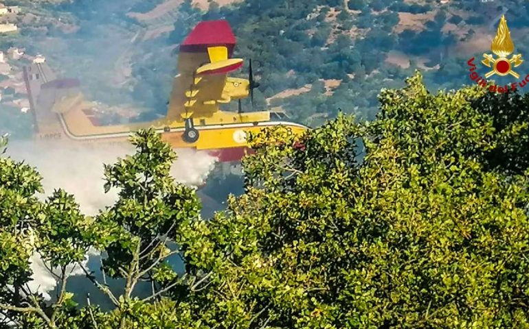 incendio-canadair-burgos-corpo-forestale-vigili-del-fuoco