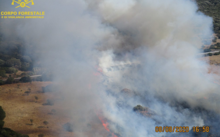 Domenica di fuoco in Sardegna: 21 incendi nell’Isola, 6 particolarmente estesi