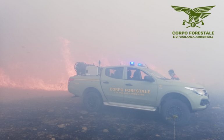 Sassari: vasto incendio, il Corpo Forestale chiede il supporto di altri mezzi aerei