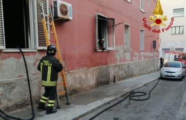 incendio-via-negri-cagliari (1)