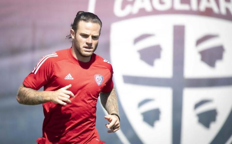 Covid nel calcio, Nahitan Nandez positivo: lo comunica la società del Cagliari