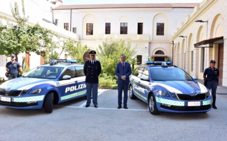 A Cagliari sono arrivate le Skoda, le nuove auto della Polizia Stradale