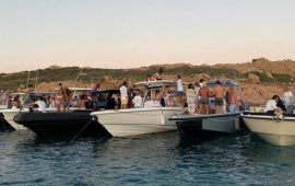 Un'immagine del party davanti all'isola di Mortorio - Foto Guardia Costiera