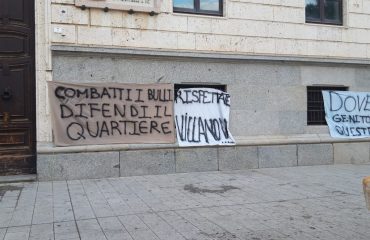 striscioni-protesta-piazza-garibaldi-cagliari (5)