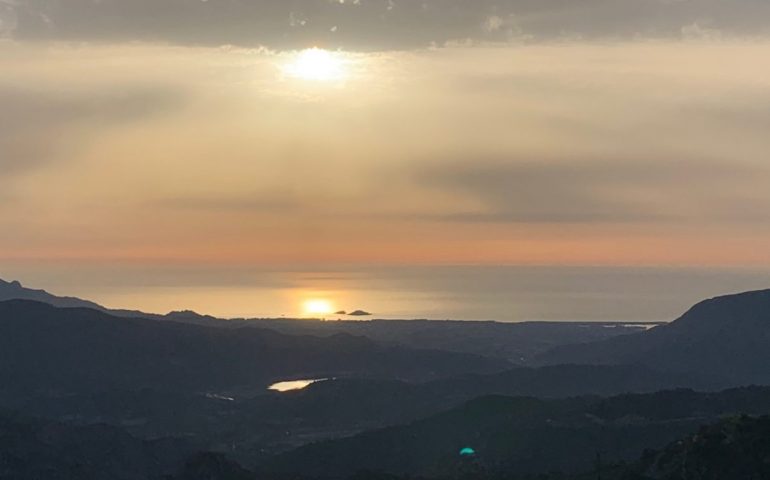 La foto. L’Isolotto d’Ogliastra al sorgere del sole