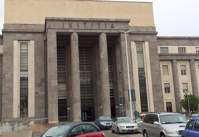 Cagliari, allarme bomba al Tribunale: arrivano gli artificieri