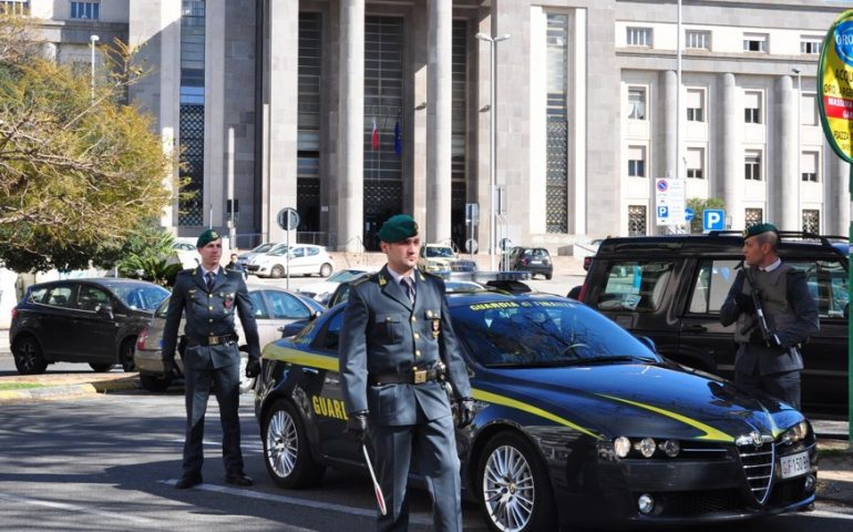 Cagliari: vendevano mobili ma non li consegnavano, smascherata truffa da 600mila euro