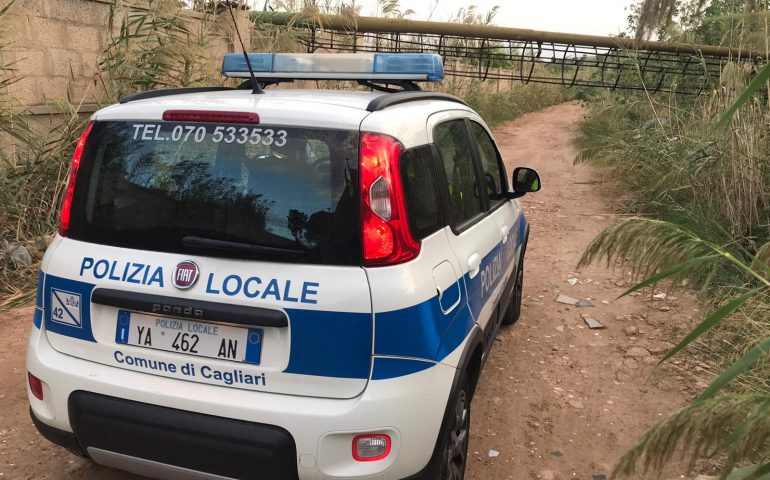 Crolla un palo della luce in via San Simone, Villaggio Pescatori bloccato per qualche ora