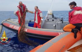 porto-torres-sommozzatori-vvf-rete-da-posta-abbandonata