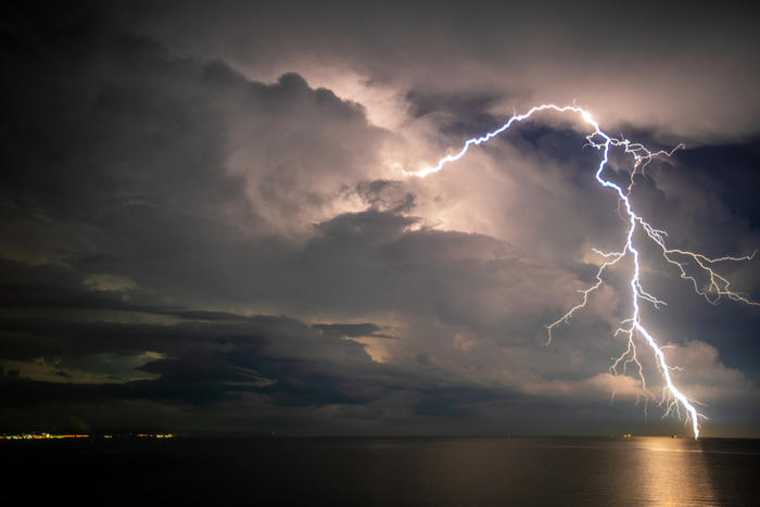 Allerta meteo prorogata fino a domani pomeriggio su tutta la Sardegna