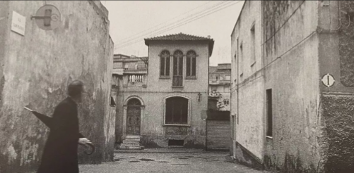 La Cagliari che non c’è più: anni Settanta, Villanova, via San Mauro in una magnifica foto di Attilio della Maria