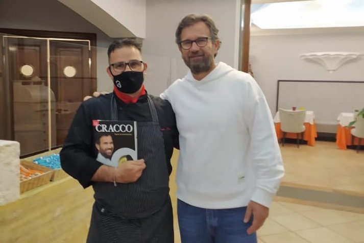 Carlo Cracco in Sardegna: lo chef stellato incontra chef Lorenzo Pizzo all’Hotel La Bitta