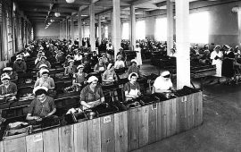 Foto d'epoca delle sigaraie a lavoro presso Sa Manifattura