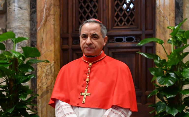 Le autorità vaticane indagano il cardinale Becciu per peculato