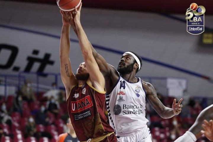 Dinamo che non molla fino alla fine ma deve arrendersi alla Reyer: 99-92 il finale