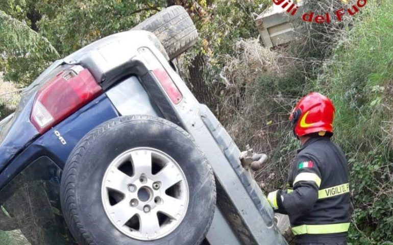 Meana Sardo, fuoristrada si ribalta: muore 55enne