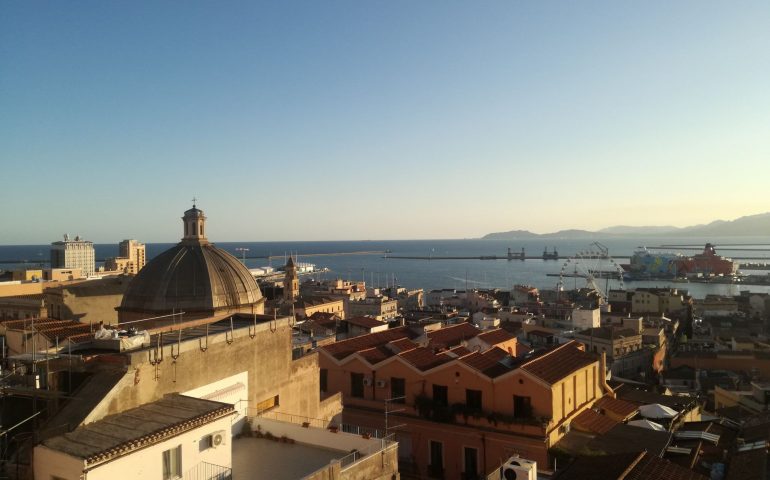 La foto. Panorama su Cagliari dal Bastione del Balice
