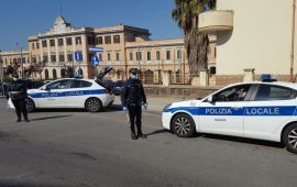 Minorenni in giro senza mascherina: multa da 400 euro per 29 persone a Sassari