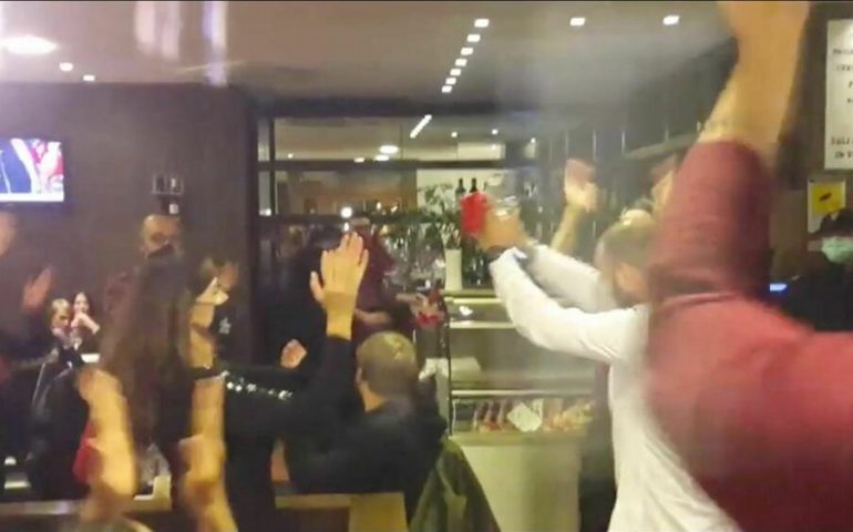 Cena con 90 persone in un ristorante a Pesaro: irrompe la Polizia