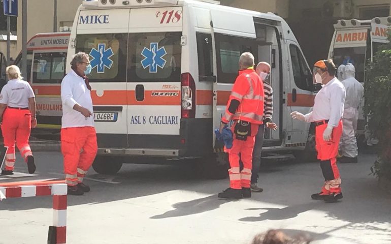 Ospedali sardi al collasso, ma per ora non ci sarà un lockdown