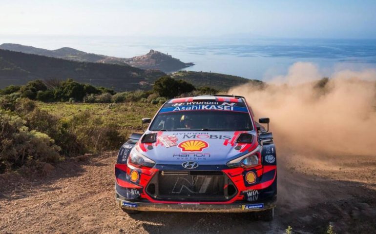 Rally mondiale in Sardegna: comanda lo spagnolo Dani Sordo su Hyundai