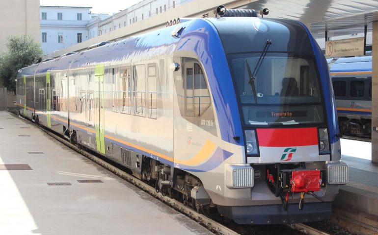 Domani da Cagliari a Carbonia, il primo viaggio dei nuovi treni per la Sardegna